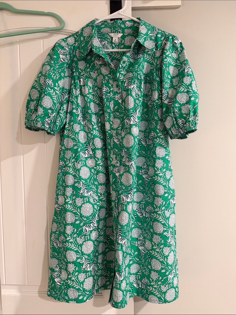 crown & ivy Green Floral Puff-Sleeve Mini Dress